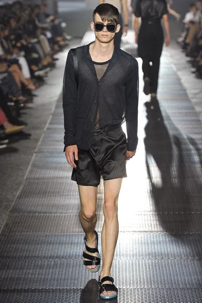 Look 18